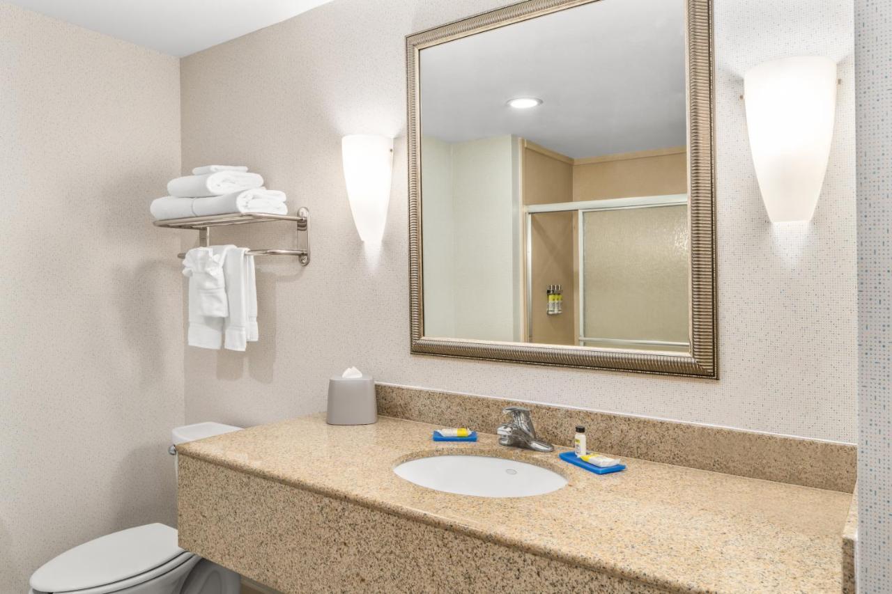 Holiday Inn Express & Suites Wilmington-Newark By Ihg Luaran gambar