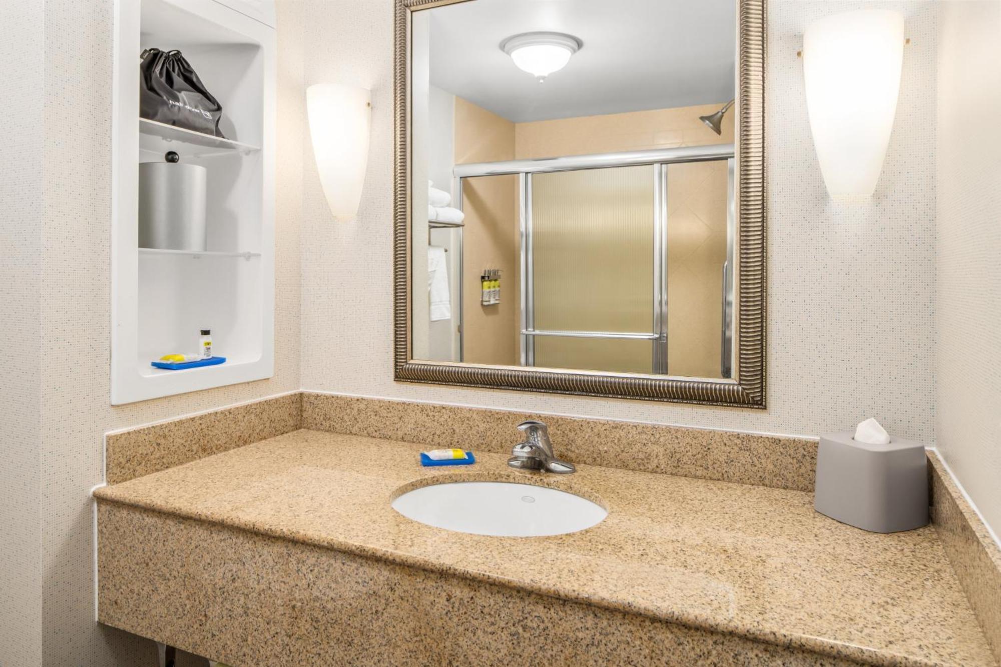Holiday Inn Express & Suites Wilmington-Newark By Ihg Luaran gambar